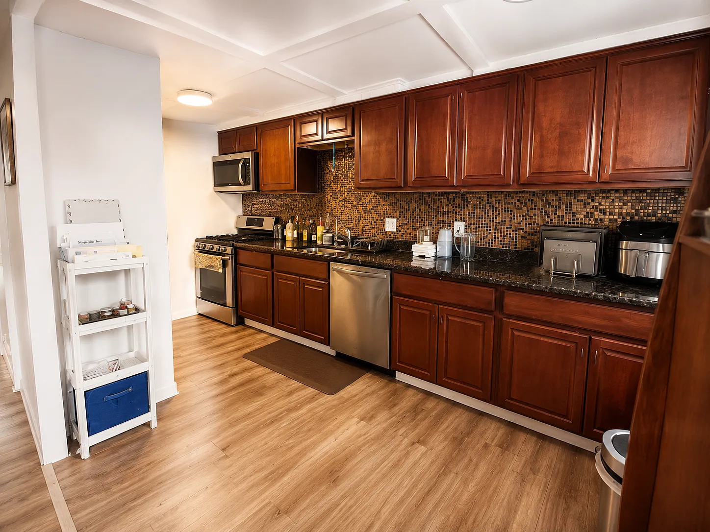 3 bed, 2.5 bath, 1408 sqft, $2,600 — Photo 3