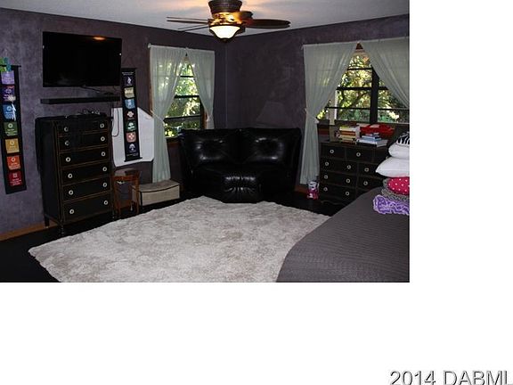 4th image of 218 Treeline Ln
