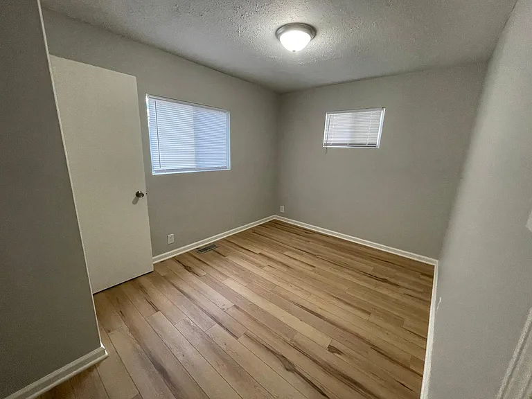 447 Southgate Dr — Photo 10