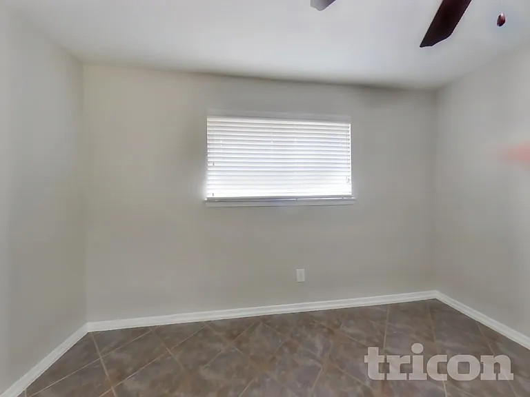 1910 Barnsley Ln — Photo 15