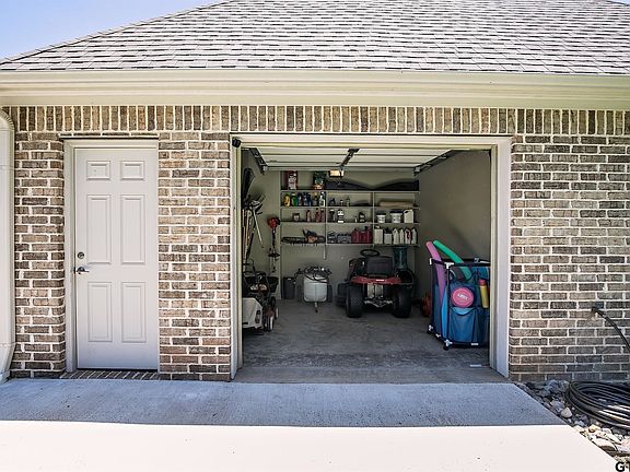 4th image of 11128 Hidden Hollow Ln