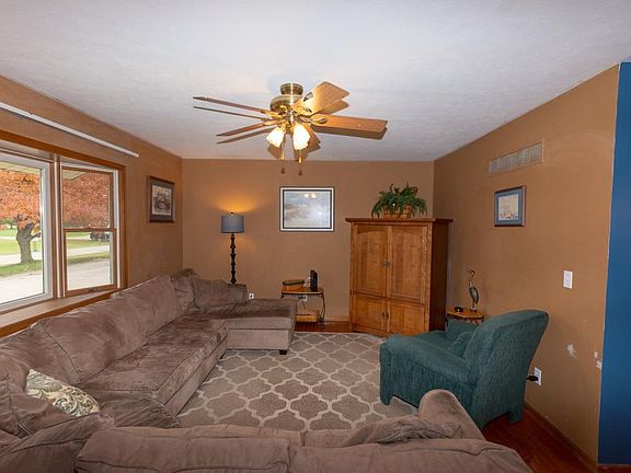 3rd image of 53747 Kershner Ln