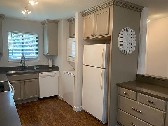 3rd image of 400 S Town Dr #605