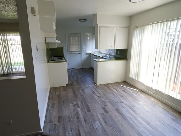 4th image of 1096 E Fremont Ave
