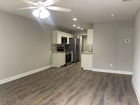 2nd image of 310 Avenue U NE #B