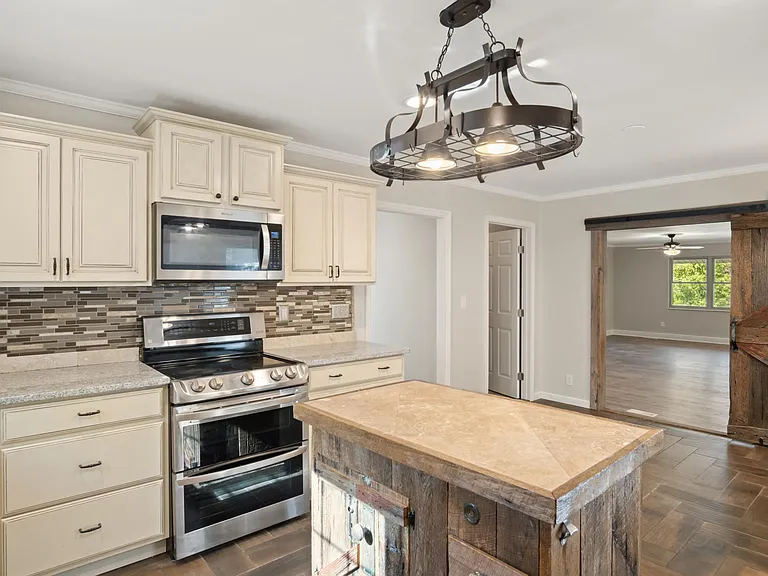 7925 Westland Dr — Photo 8
