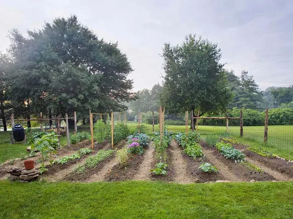 3698 Hurt Rd SW, Iowa City, IA 52246