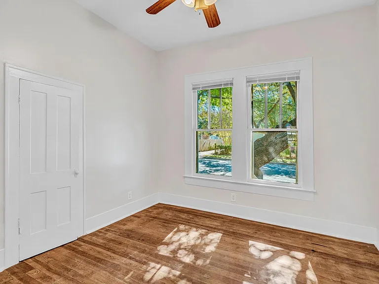 1911 Eva St — Photo 19