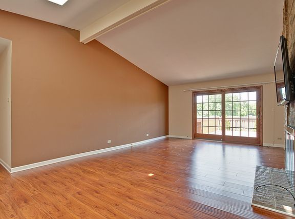 5th image of 40 E Country Club Ct
