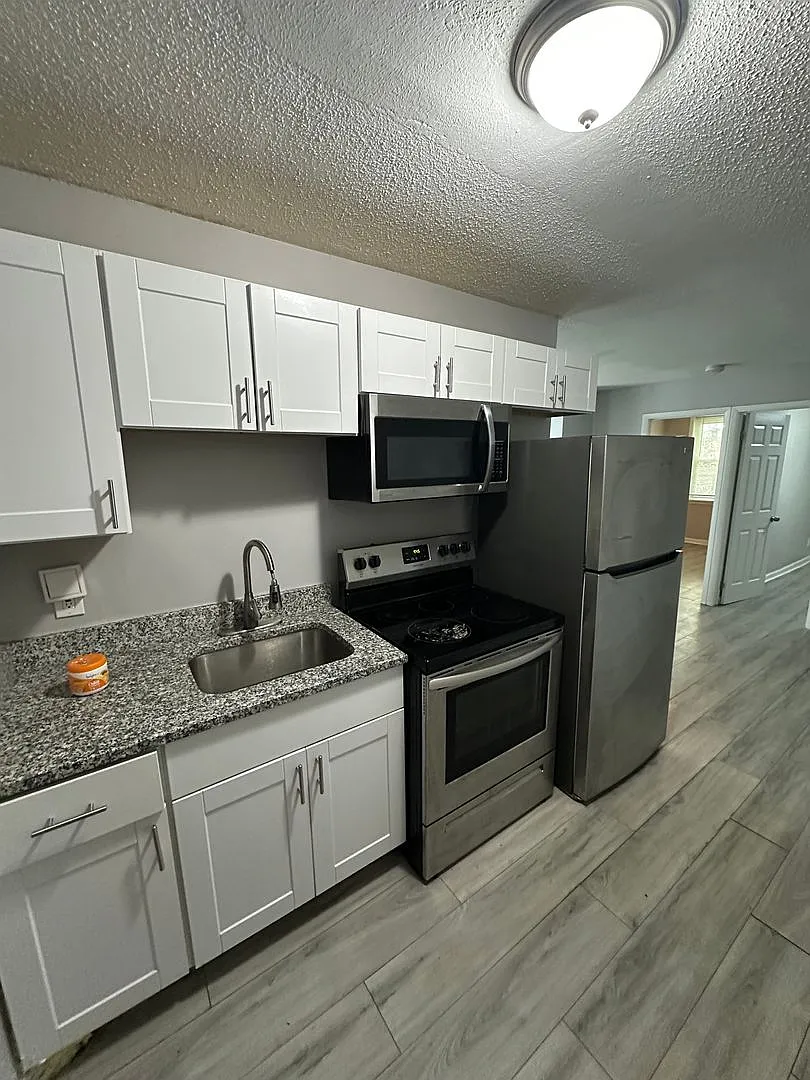 423 Main st — Photo 2