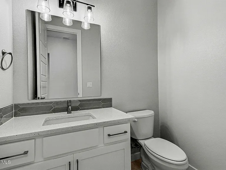 329 Hector Porras Dr — Photo 13