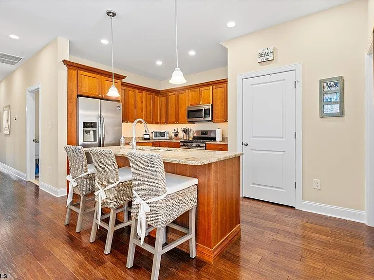 16 S Decatur Ave — Photo 11