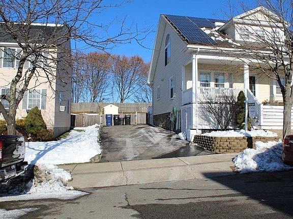 2nd image of 160 Ocean Ave W