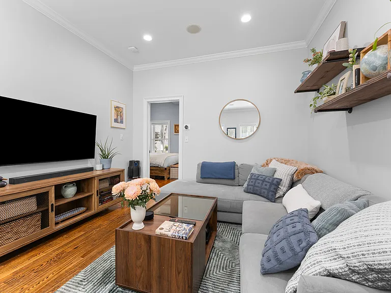 252 Bowen St #1 — Photo 3