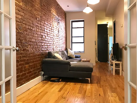 Rented by EXR | media 12