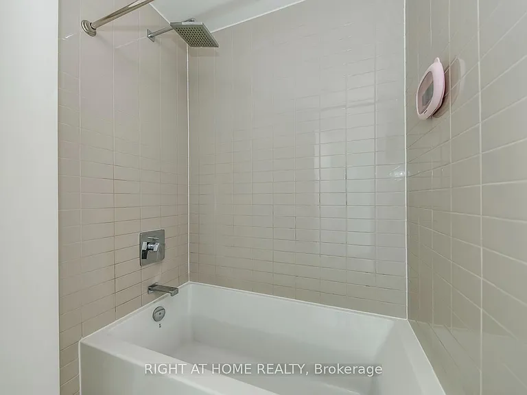 2916 Highway 7 Rd #3202 — Photo 23
