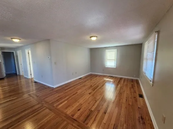 (undisclosed Address), Lowell, MA 01852