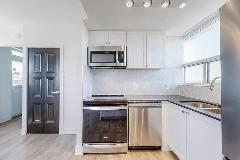70 Spadina Rd — Photo 8