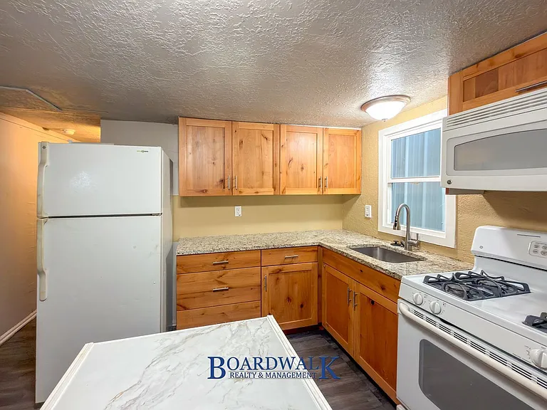 155 W State St #3 — Photo 9