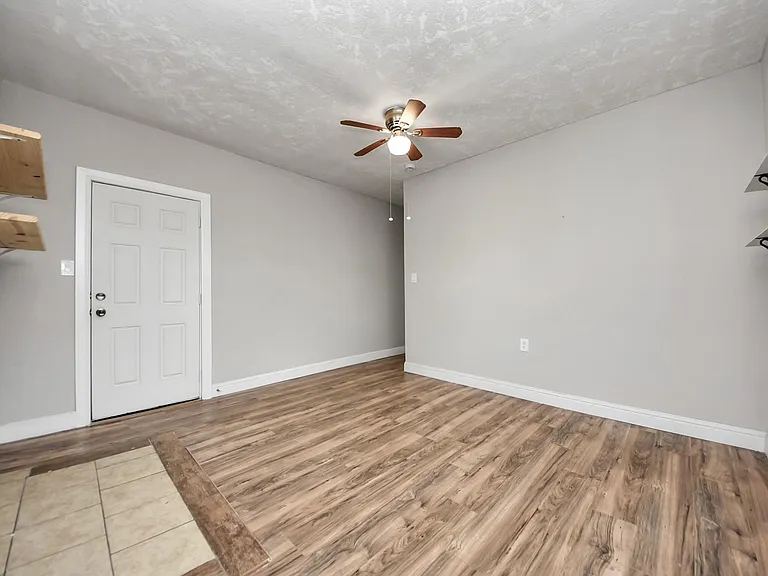 215 E Saint Charles Dr — Photo 25