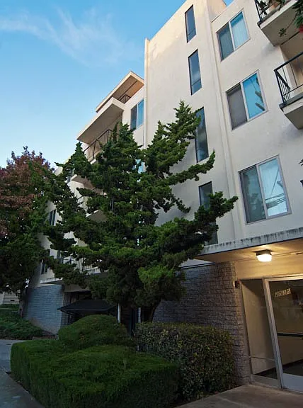 2535 College Ave — Photo 12