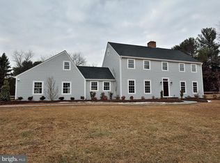 414 Walker Rd, Great Falls, VA 22066