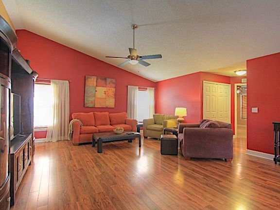 3rd image of 160 Bluebrook Ct