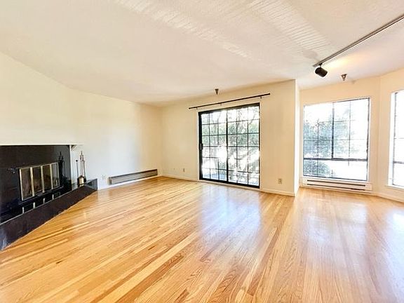 2nd image of 3227 16th St APT 4