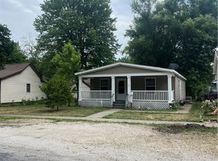 110 E Warren St, Moweaqua, IL 62550