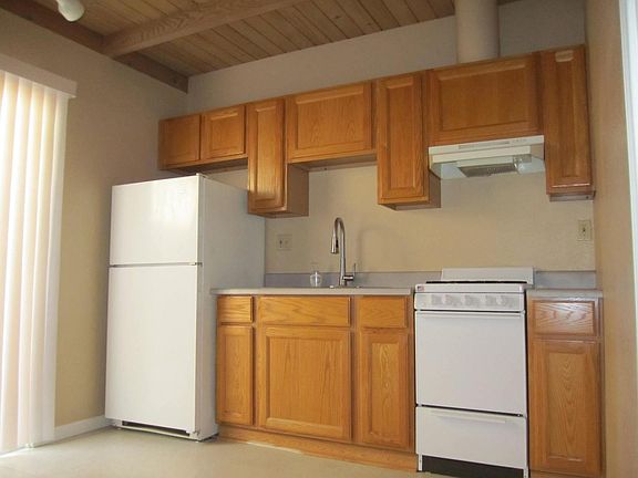 5th image of 103 Avenida Carmelo APT F