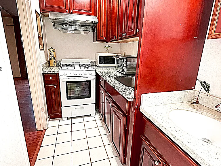 Lydia Ave — Photo 3