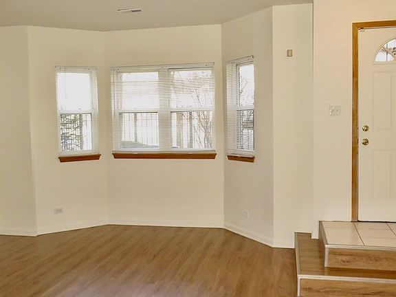 3rd image of 4354 S Drexel Blvd #A