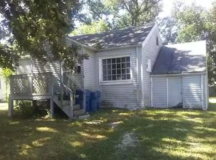 657 Country Club Dr, Kankakee, IL 60901