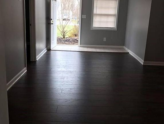 3rd image of 33903 Glen Dr