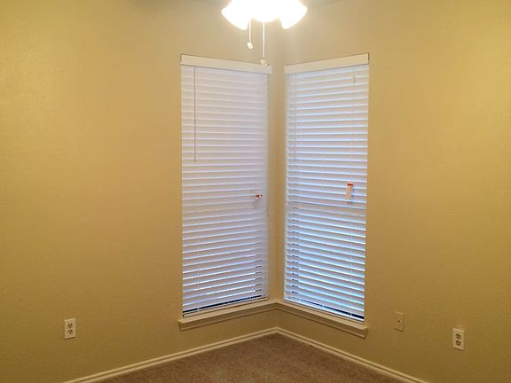 3rd image of 758 Meadowcreek Ct