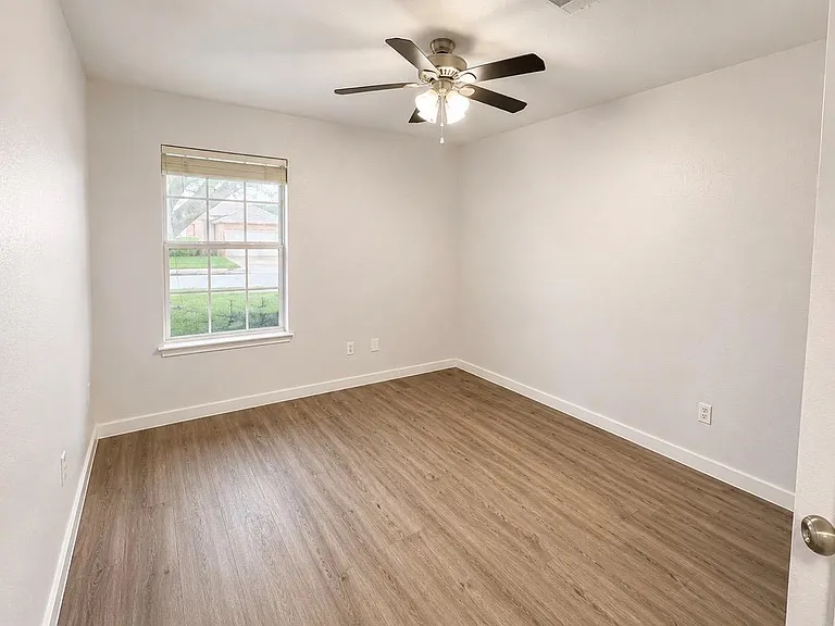 1900 Woodland Dr — Photo 24