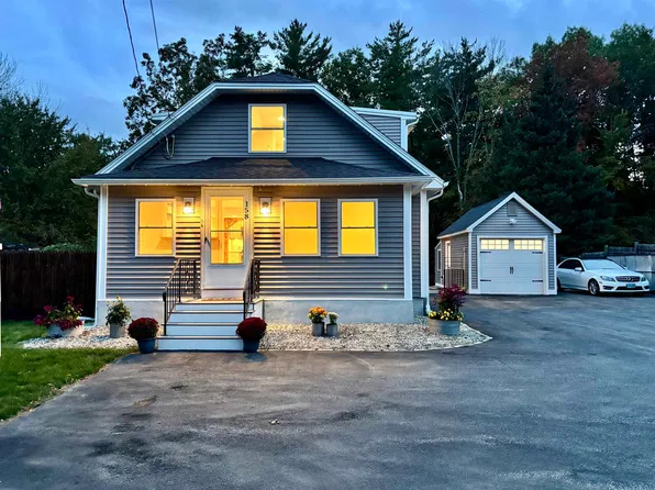 158 E Main Street, Hampstead, NH 03826-2431