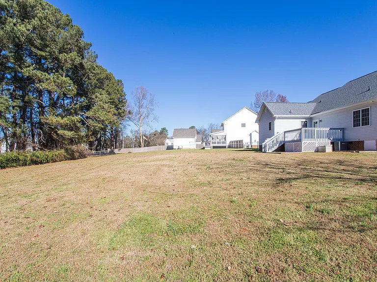 60 Blairwood Dr — Photo 6