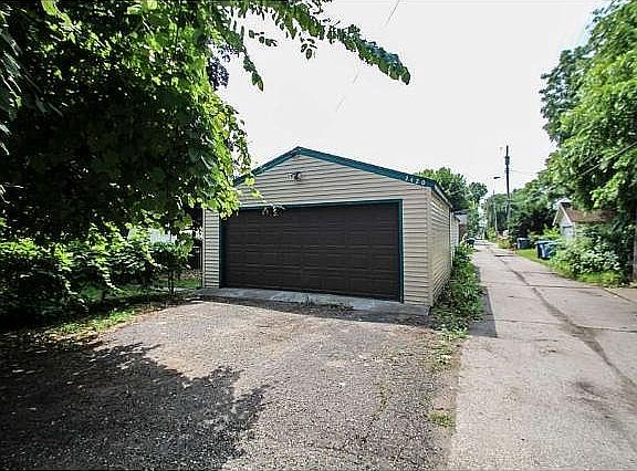 3rd image of 2420 31st Ave S