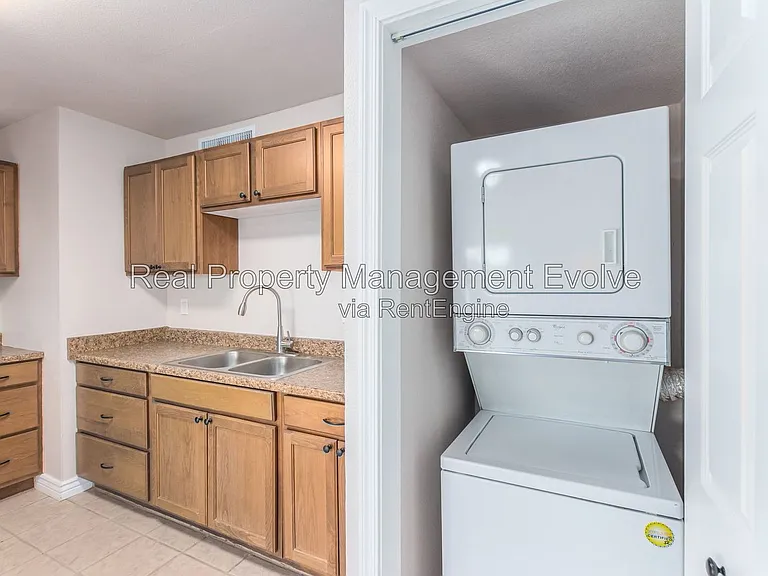 5438 S 46th Pl — Photo 35