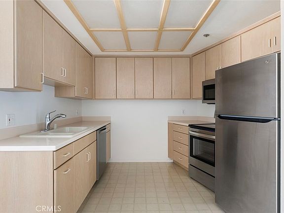 3rd image of 625 Esplanade Unit 13