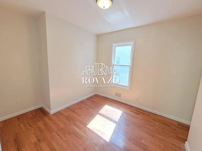 228 Wainwright St #1 — Photo 8