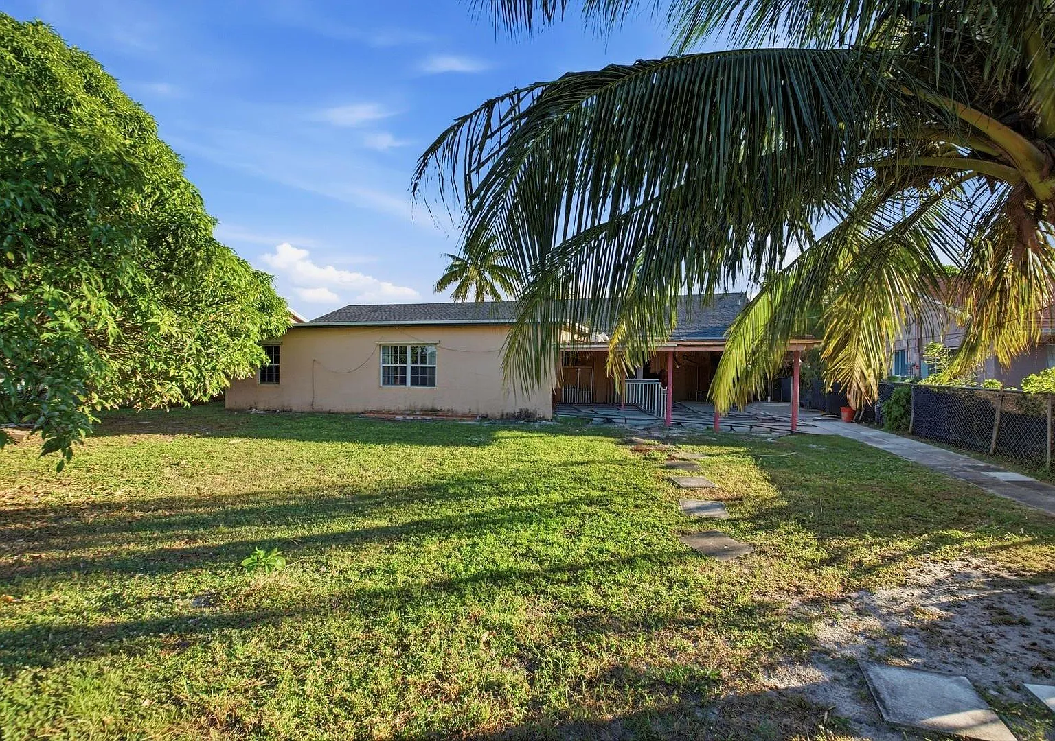 4 bed, 2.0 bath, 2198 sqft, $3,500 — Photo 4