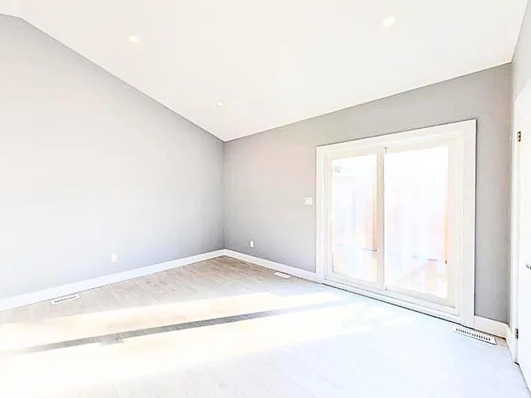 77 Godfrey Dr — Photo 12