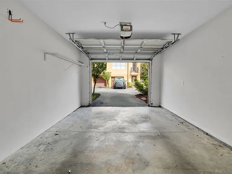 3102 Toscana Cir — Photo 36