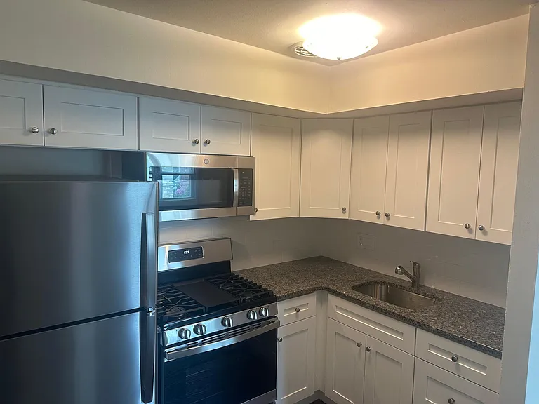 592 Livezey St #2 — Photo 5