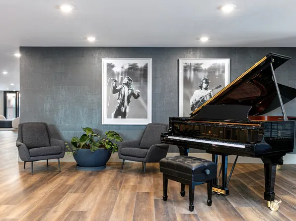 400 Claremont Avenue image 21 of 39