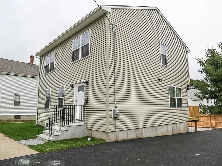 517 Admiral St — Photo 1
