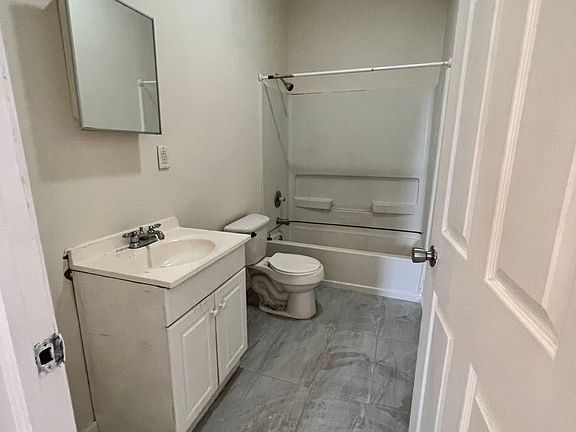 4th image of 2426 N 33rd St #11290883