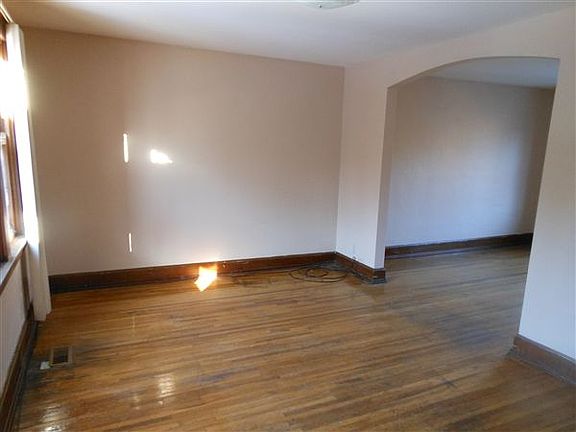 1288 Rutledge- living room